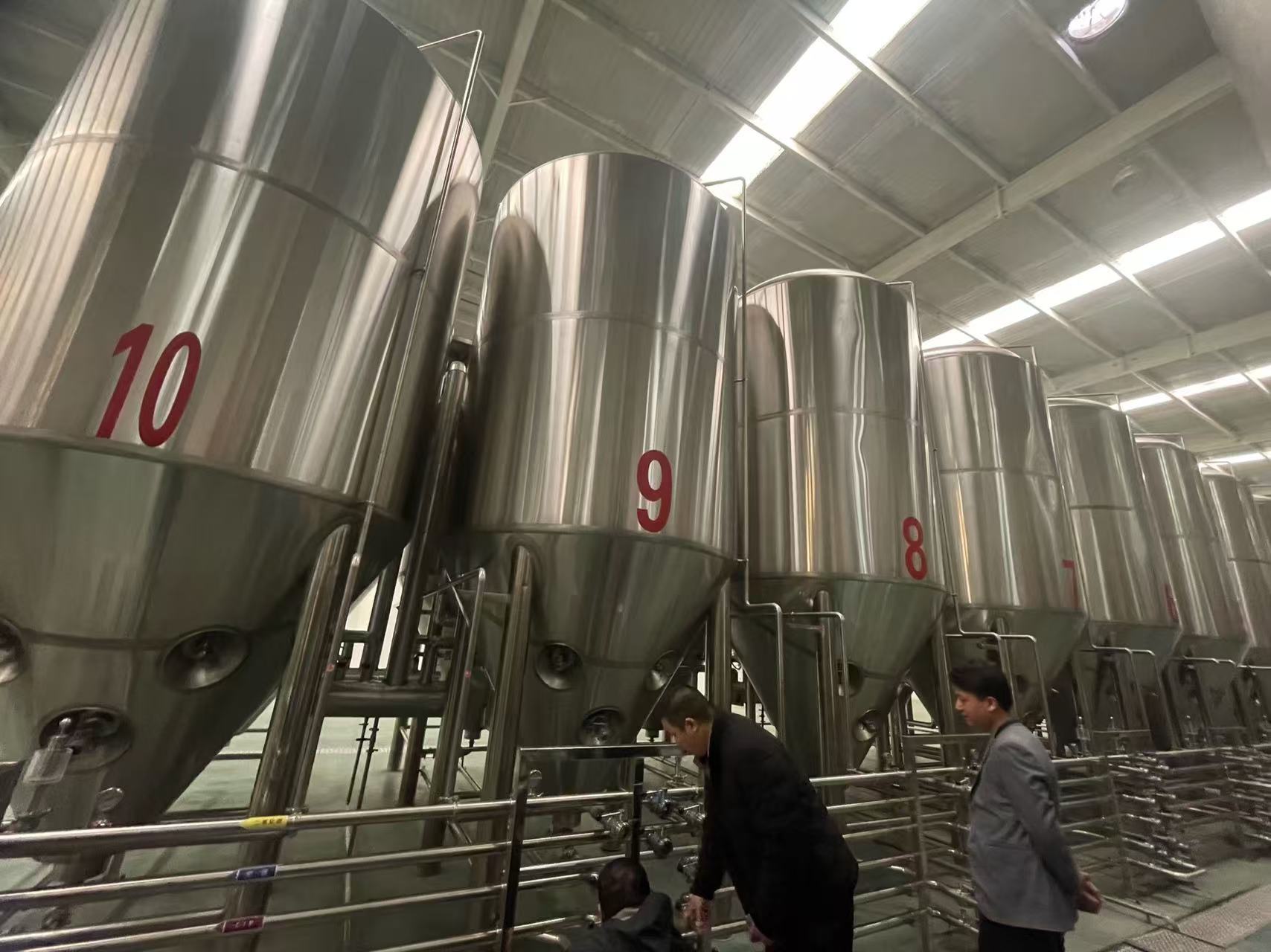 建瓯精酿啤酒设备厂—平面布置、设备设计、制造、调试、培训等一条龙服务